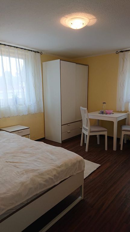 2-Raum-Apartment (50qm) in Leubnitz-Neuostra